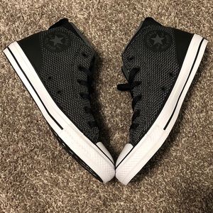 🔥NWOT Converse Unisex Sneakers🔥
